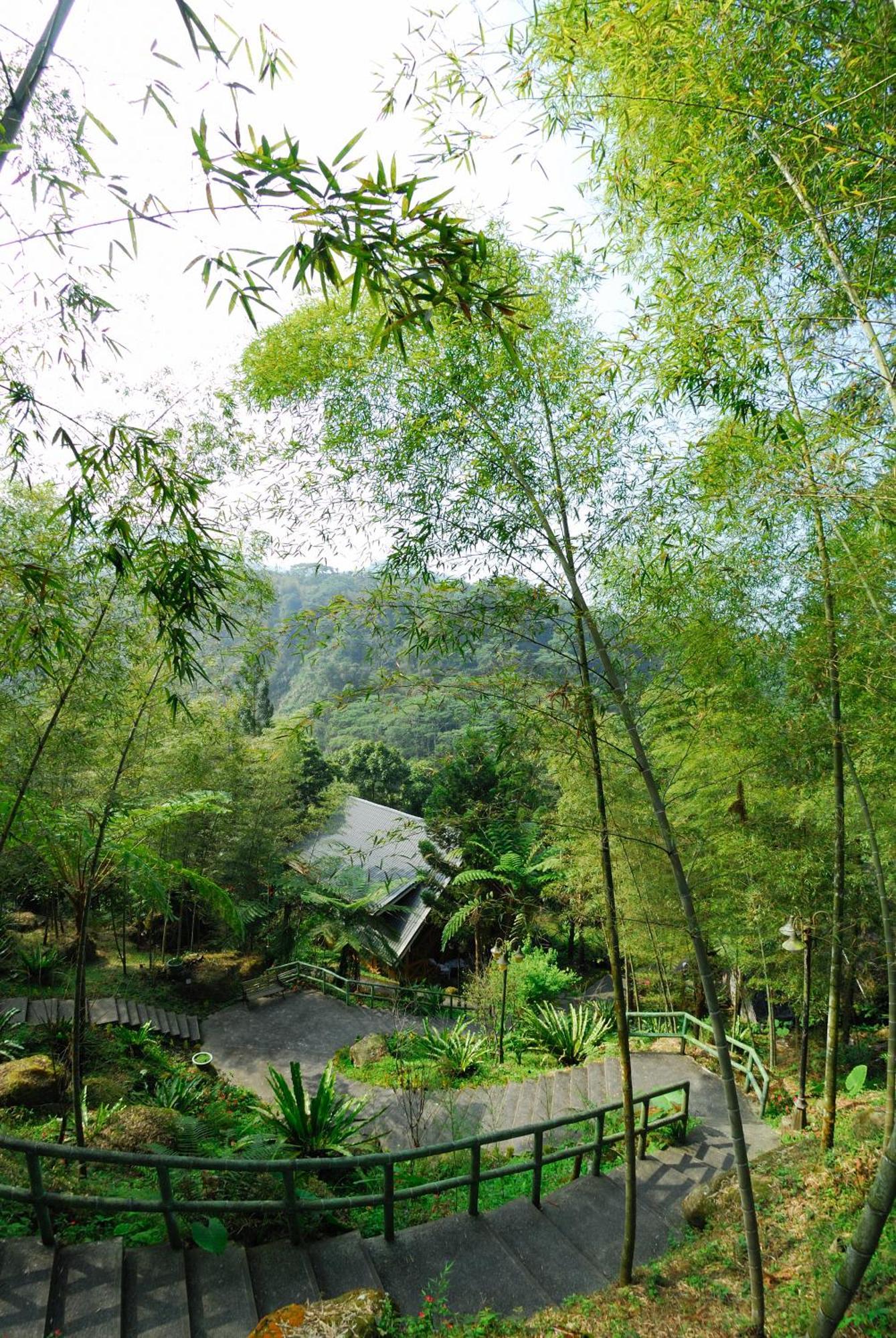Shinmingshan Holiday Inn Lugu Exterior photo