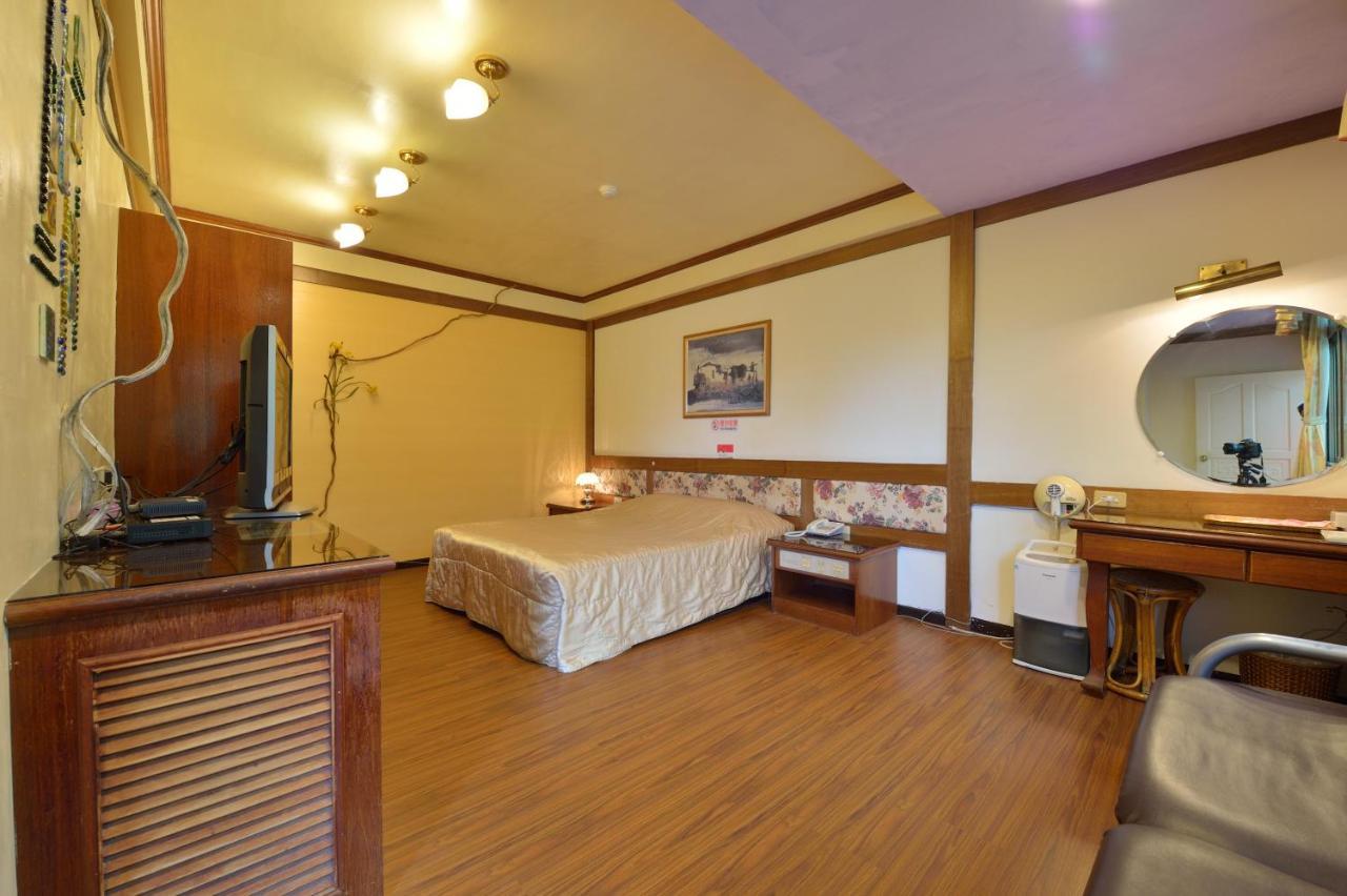 Shinmingshan Holiday Inn Lugu Exterior photo